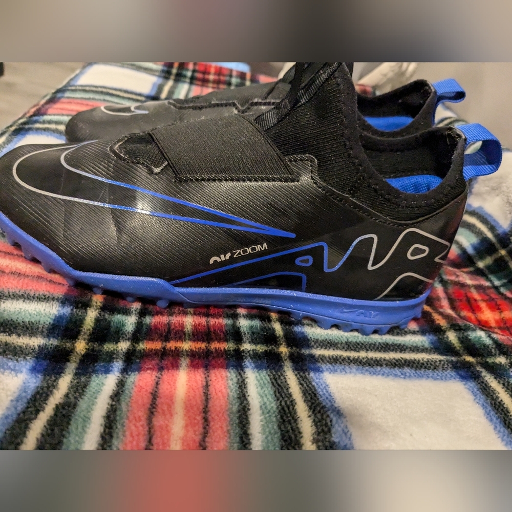 Nike boys slip on size 5.5 like new